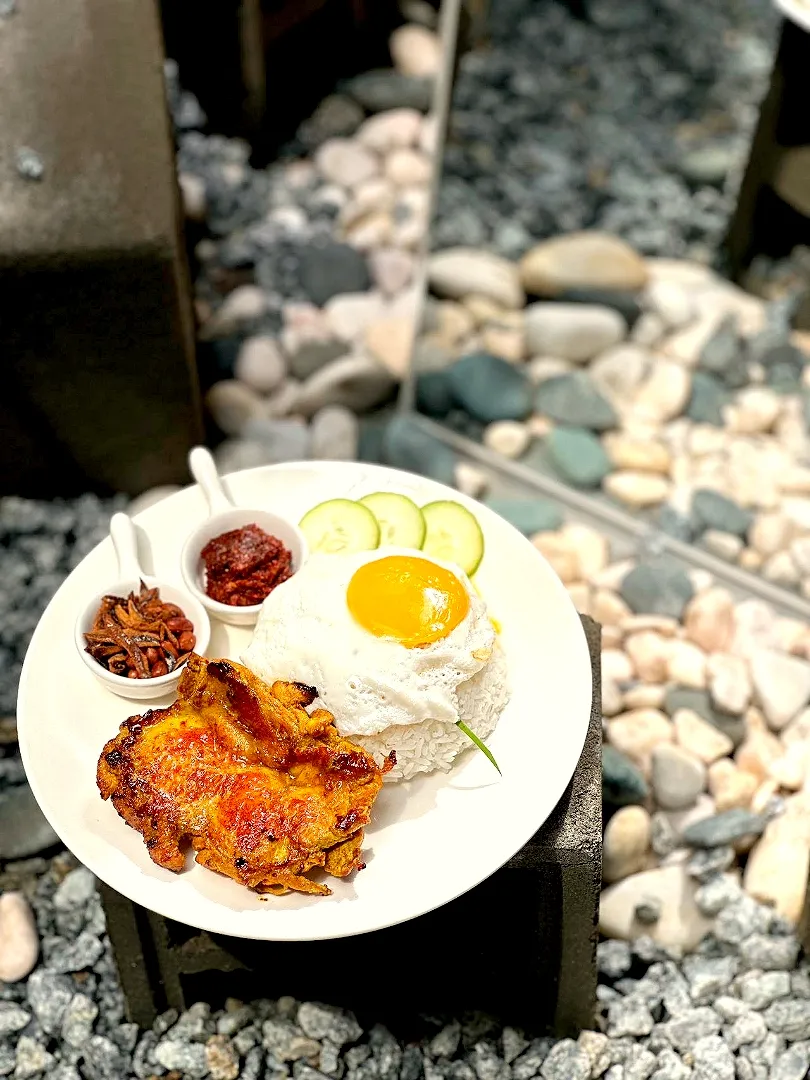 Snapdishの料理写真:Nasi lemak ayam|Behind The Door Cafeさん