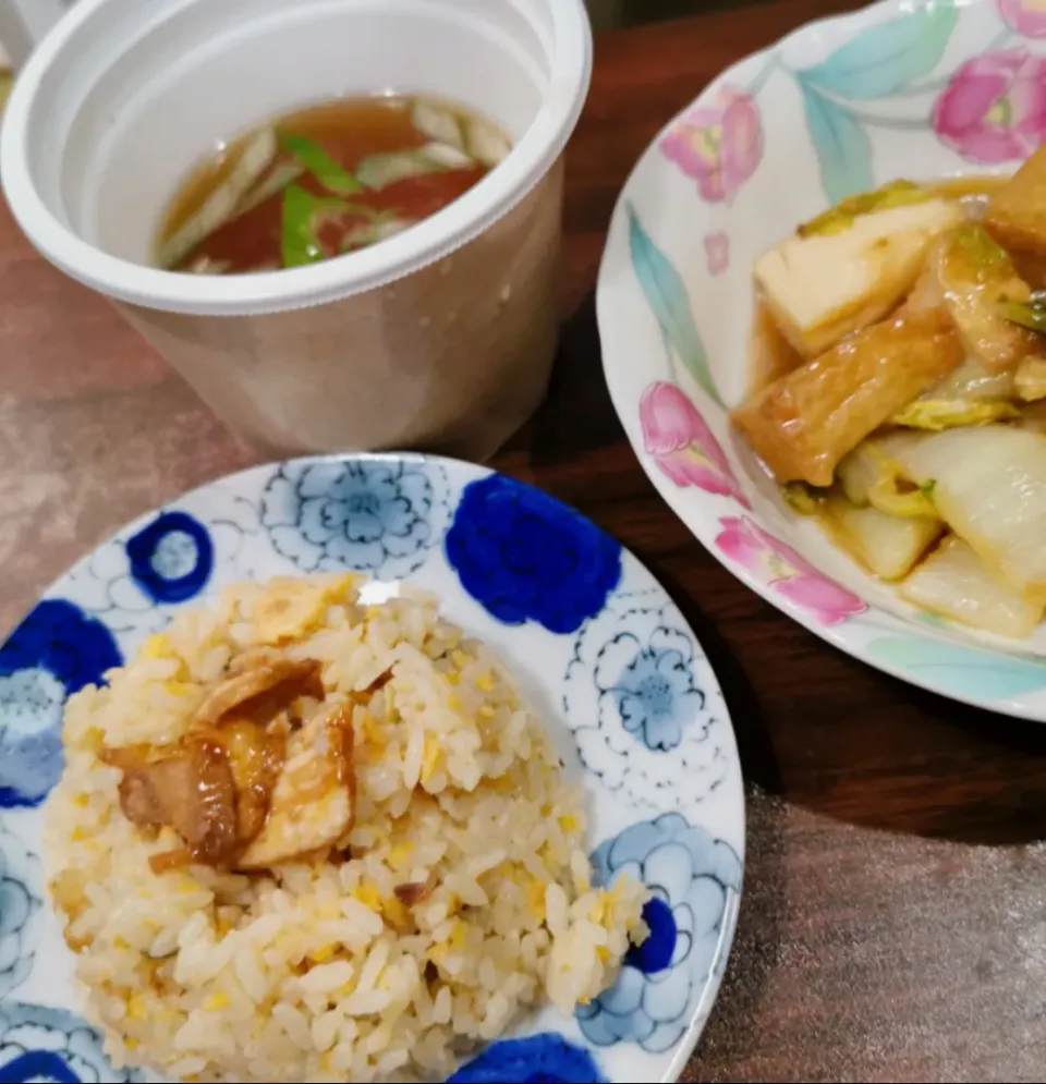 夕食👌グ〜です☺️

チャーハン、町中華スープ、厚揚げ|ペンギンさん