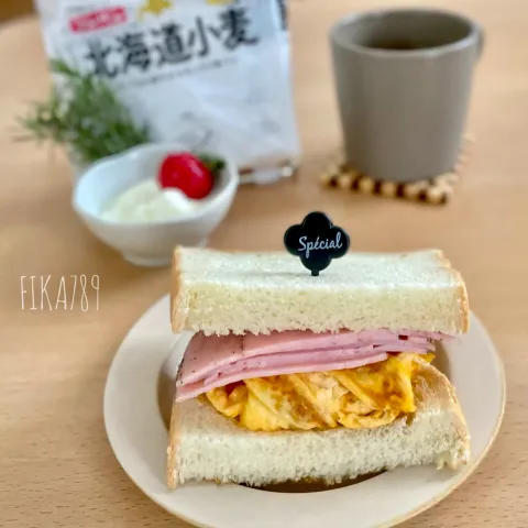 「北海道小麦」を使ってみたSnapdishの料理・レシピ写真:ほわほわ卵とハムサンド