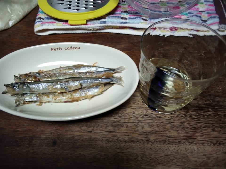 からふとししゃも、ほんの少しのお酒(レモンワイン)