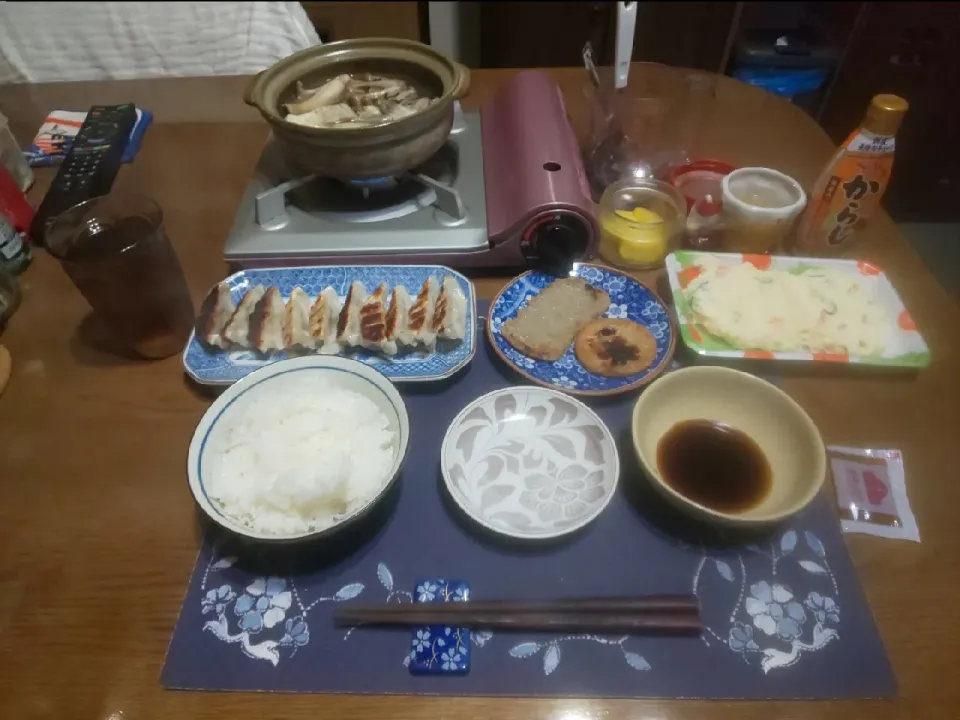 寄せ鍋と焼き餃子(夕飯)|enarinさん