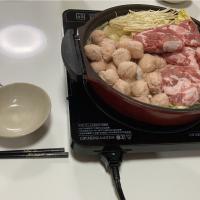 晩御飯(*´꒳`*)☆白菜メインの寄せ鍋。白菜１／2玉とカット白菜使ったので1玉分位白菜。豚こま、えのき、海老団子。