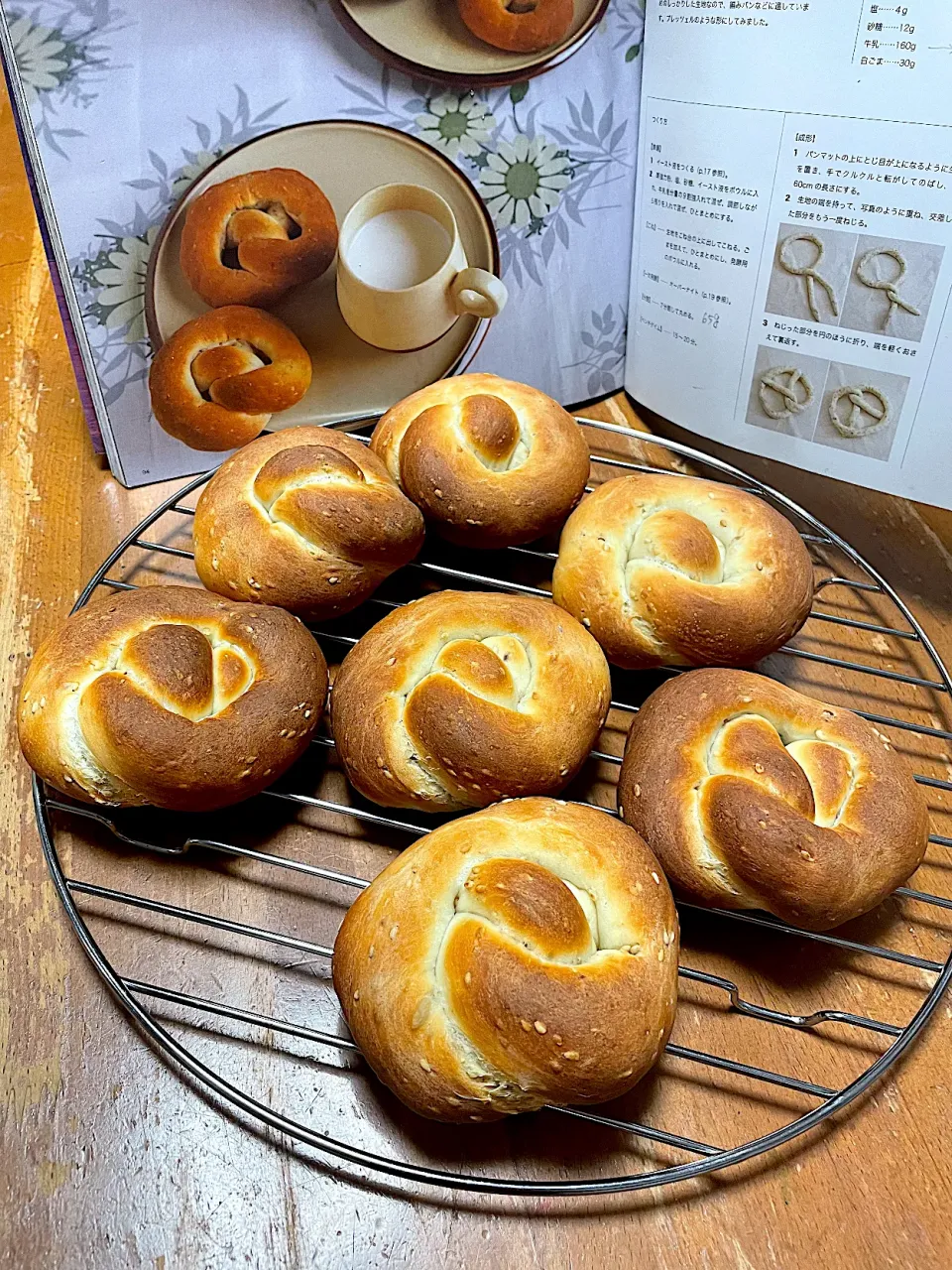 パンプキンさんの料理 牛乳ごまパン⭐︎少しのイーストでゆっくり発酵パン|パンプキンさん