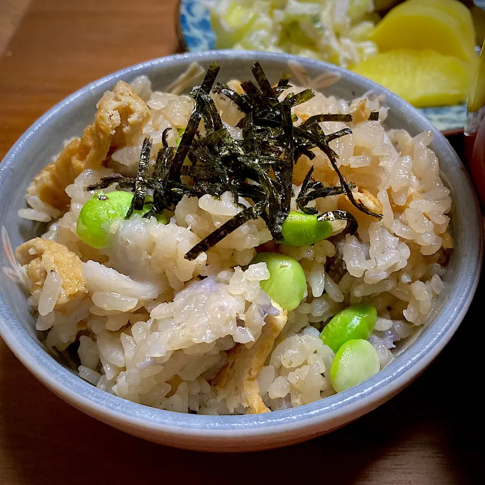 ともきーた (伊藤 智子)さんの料理 里芋と揚げの炊き込みご飯💕|ももさん