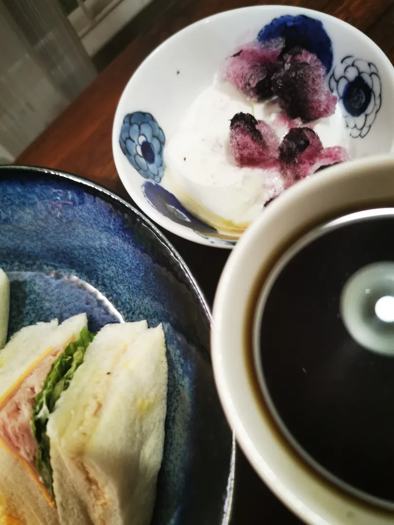 退院後のわくわく朝食👌グ〜です☺️|ペンギンさん