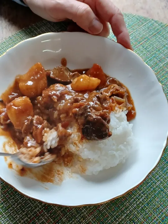 牛すね根菜煮込みと肉じゃが合わせてリメイクカレー|ぱいんてーるさん