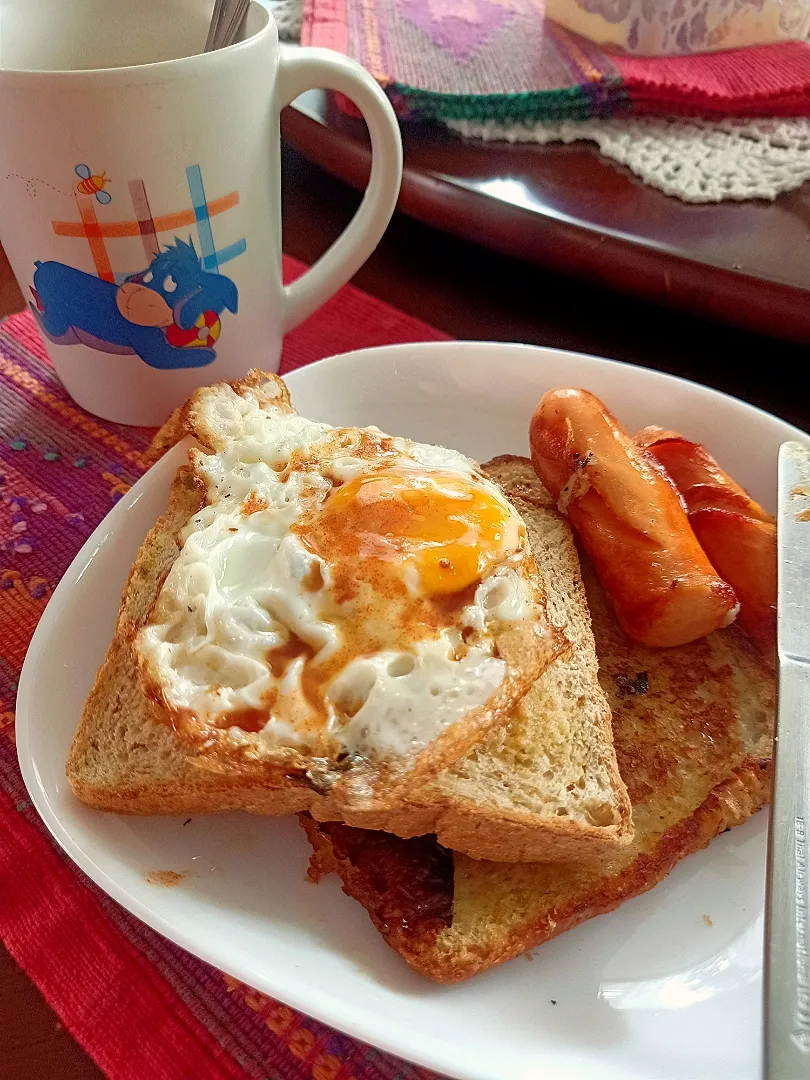 Easy Late Brunch on Lazy Saturday!! 🍳🍞🌭
...✌🏻🤤...|An'leeさん