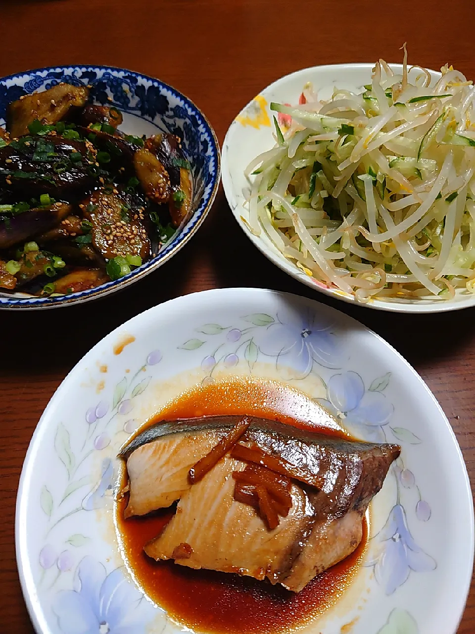 ブリの照り焼き
茄子の煮浸し
もやしサラダ|ぱやさん