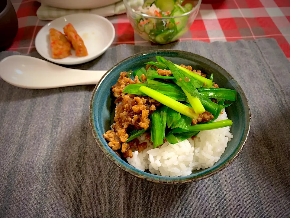 Snapdishの料理写真:2023/1/27 晩御飯の煮込みラーメンのお供🍴😋|ひーちゃんさん