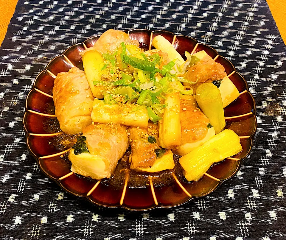 Snapdishの料理写真:ネギと青しそ豆腐の肉巻き甘辛煮|Emi Mikadoさん