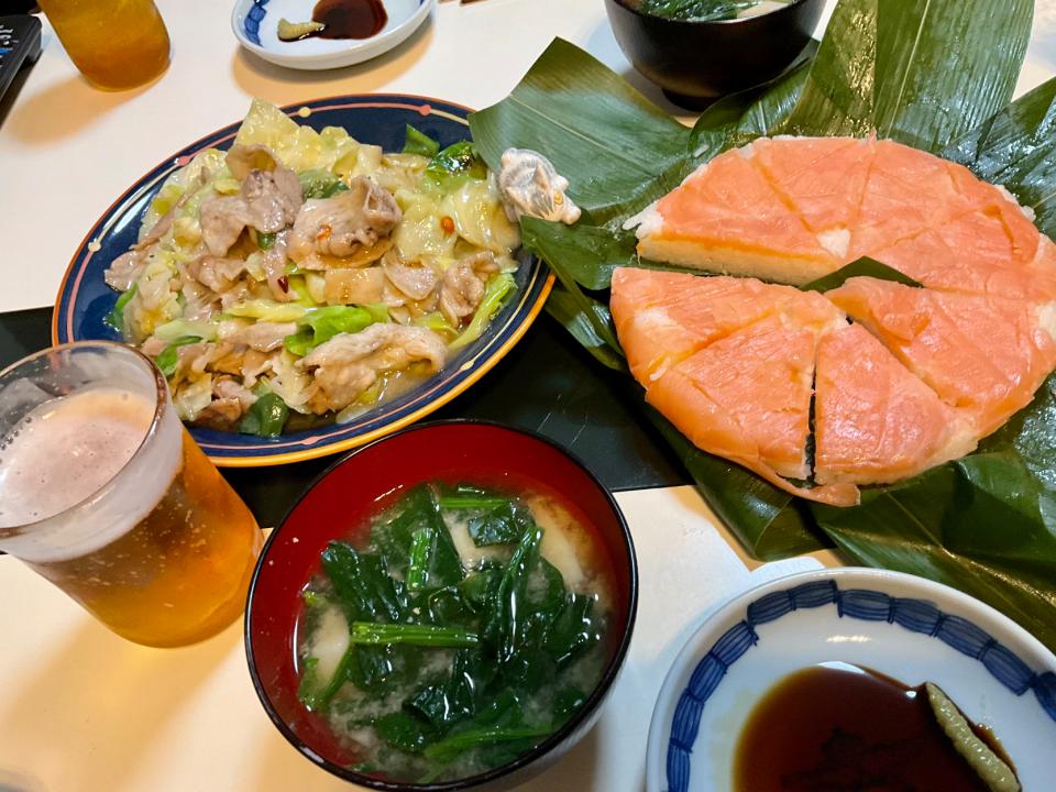 鱒の寿司と塩回鍋肉で晩御飯