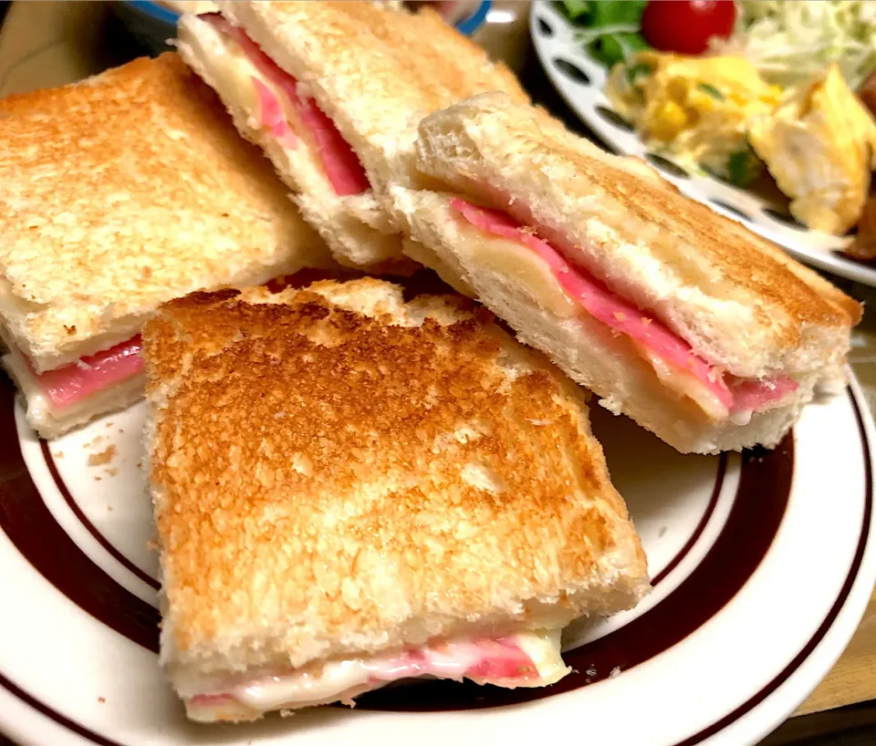 ハムとチーズのホットサンド|ゆうりさん