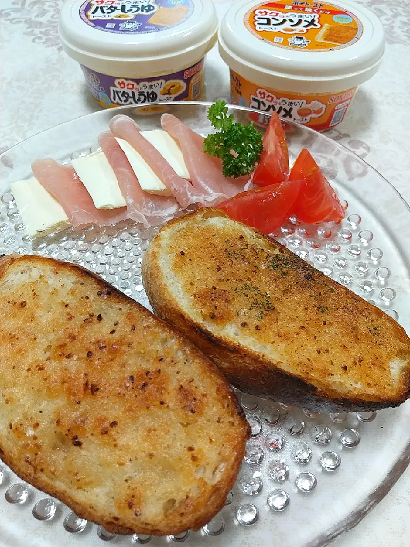 Snapdishの料理写真:☆今日の朝ごはん☆  SONTONさんのポテトースト(コンソメとバターしょうゆ)|hamamaさん