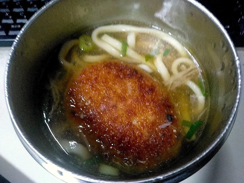 Snapdishの料理写真:なめ茸と肉そぼろ入りとろみ付きコロッケうどん|darkbaronさん