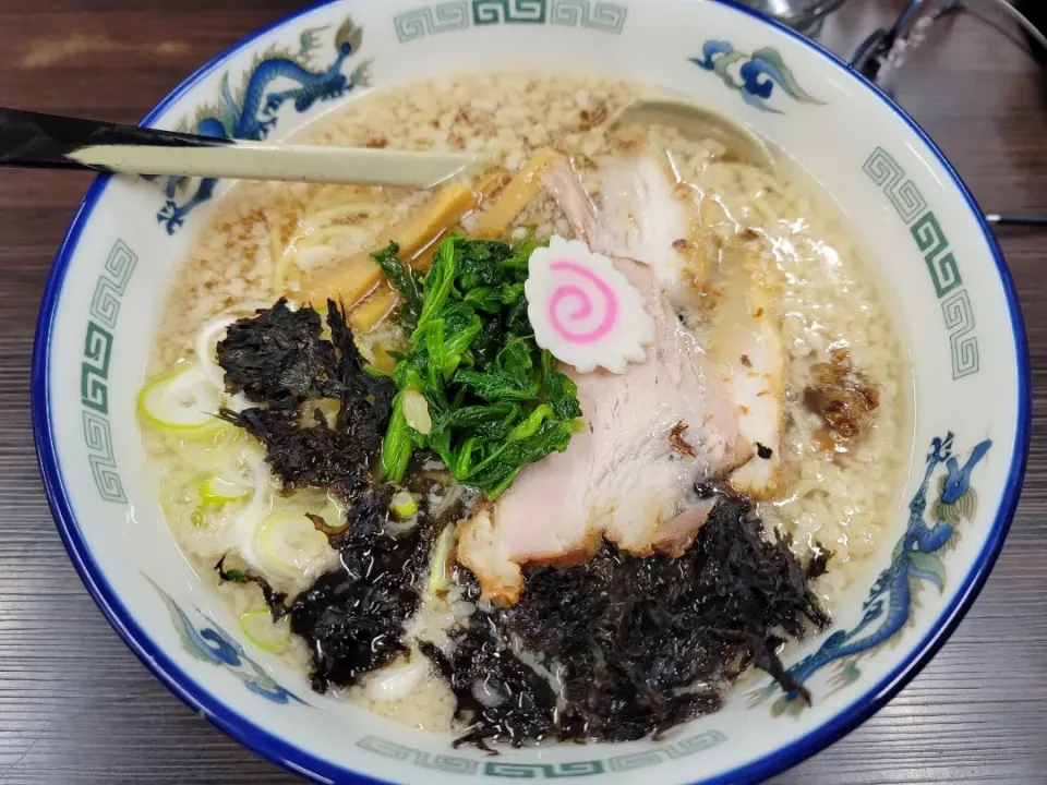 背脂ラーメン|花鳥風月オルフィさん