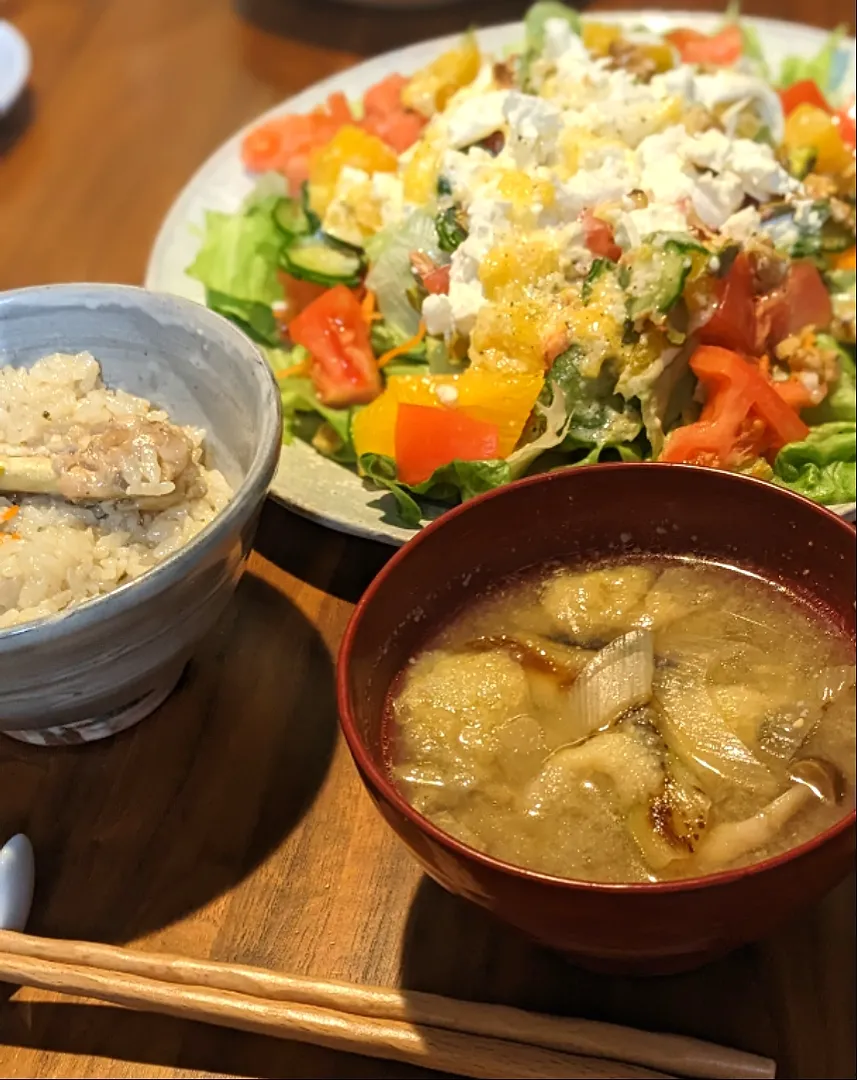 ジャンピラフ
とろとろネギの松山揚げ味噌汁
オレンジソースのサラダ|ちくさん