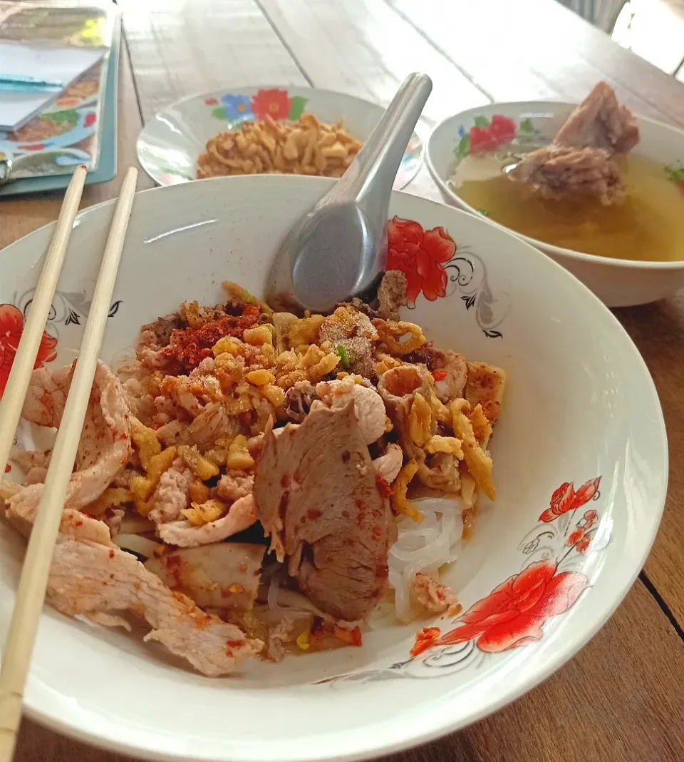 Tom Yum Noodle w/ Pork Soup on Sunday 🍜
Super Savory & Spicy 😋🌶️ Yummm...|An'leeさん