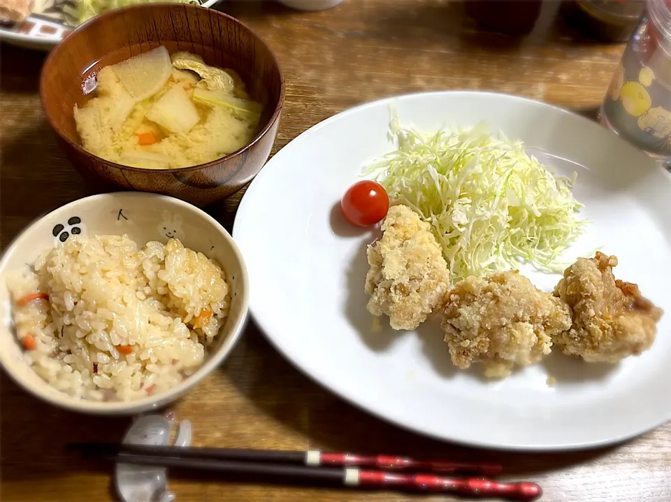 塩唐揚げ・千切りキャベツ・五目おこわ・具沢山味噌汁|ちびろ菌さん