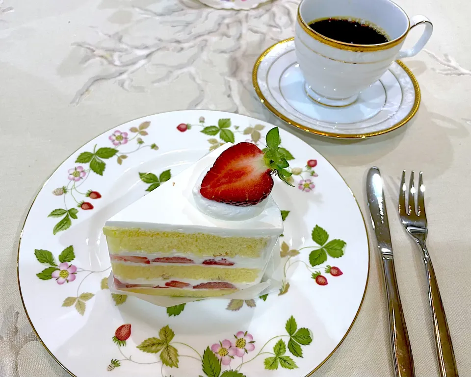 お茶時間に苺ショートケーキを🍰|Seikoさん