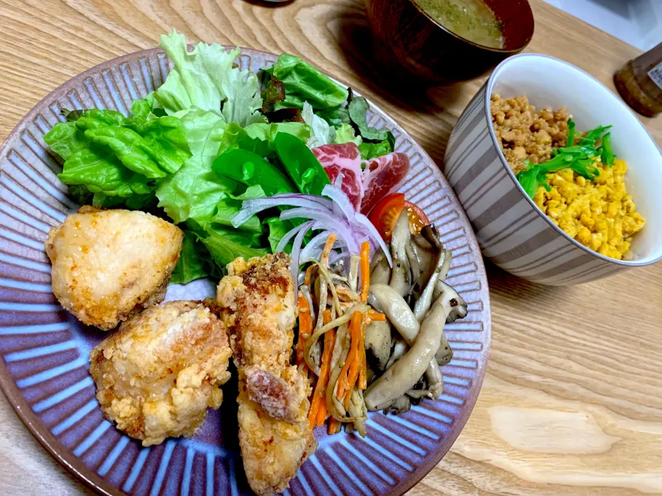 鶏そぼろ丼と唐揚げ🐓|みちゃんさん