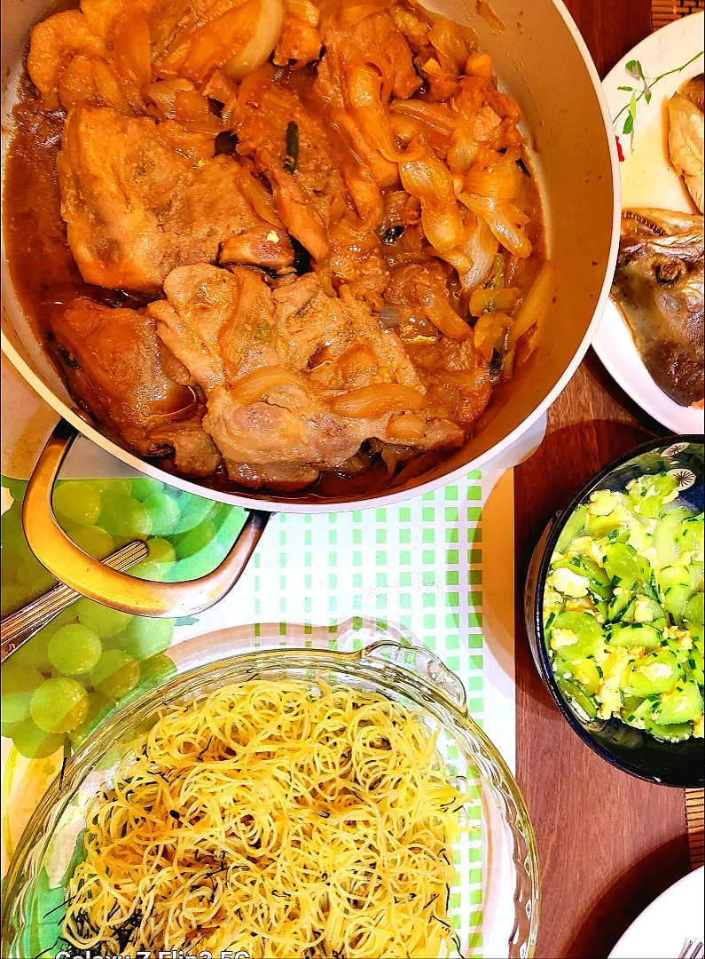 Cantonese style onions 
pork chop and alio olio 
spaghetti.|Cindy Hoさん