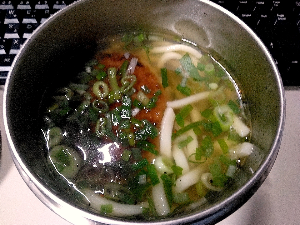 なめ茸と肉そぼろ入りとろみ付きコロッケうどん