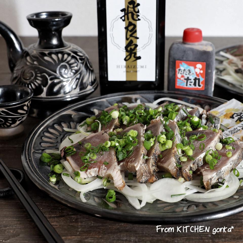 やちむんとカツオのたたきとお酒🍶