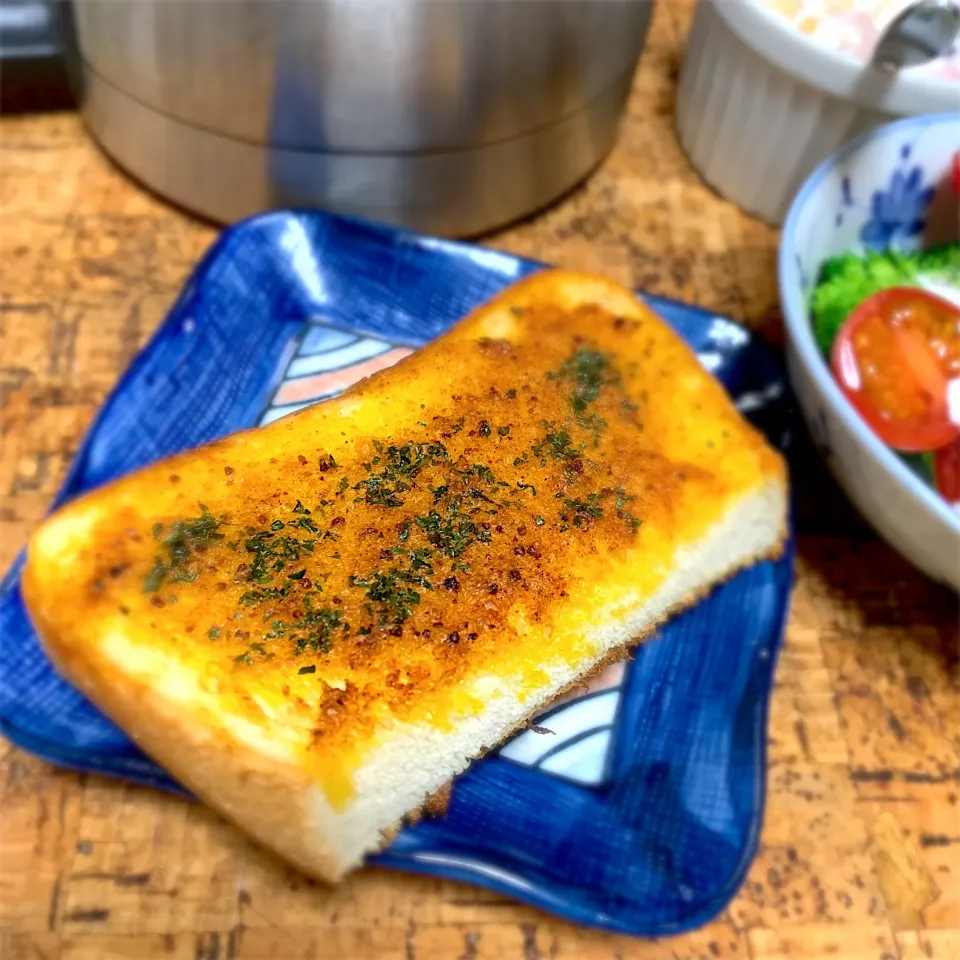 ポテトースト、今日は大人のカレー|にょんにいさん