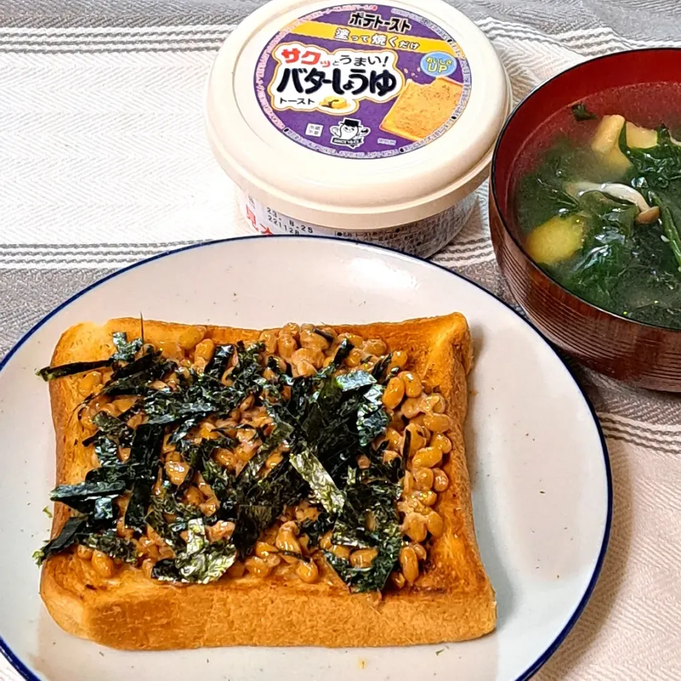 ポテトーストバターしょうゆ味
納豆と海苔をのせてみました‼️
バターの風味が納豆とよくあって美味しい👍️|デジタルパーマさん