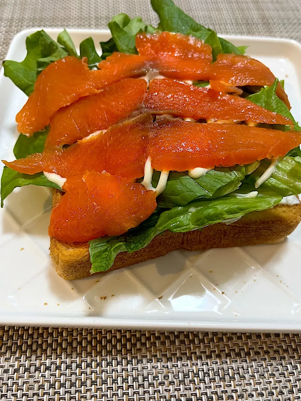 今日の朝ごはん~スモークサーモンとクリームチーズのオープンサンド~|ゆかｕさん