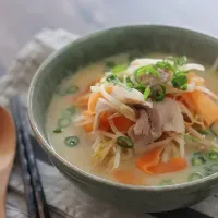 豆乳ともやしのとんこつラーメン風スープ