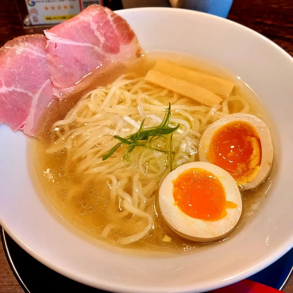 Snapdishの料理写真:朝ラーメン　魚介旨塩ラーメン|あかね空さん