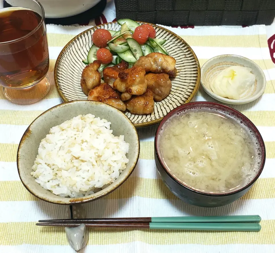 Snapdishの料理写真:ひとり暮らしの夜ごはん
照り焼きチキン|keeijnsさん