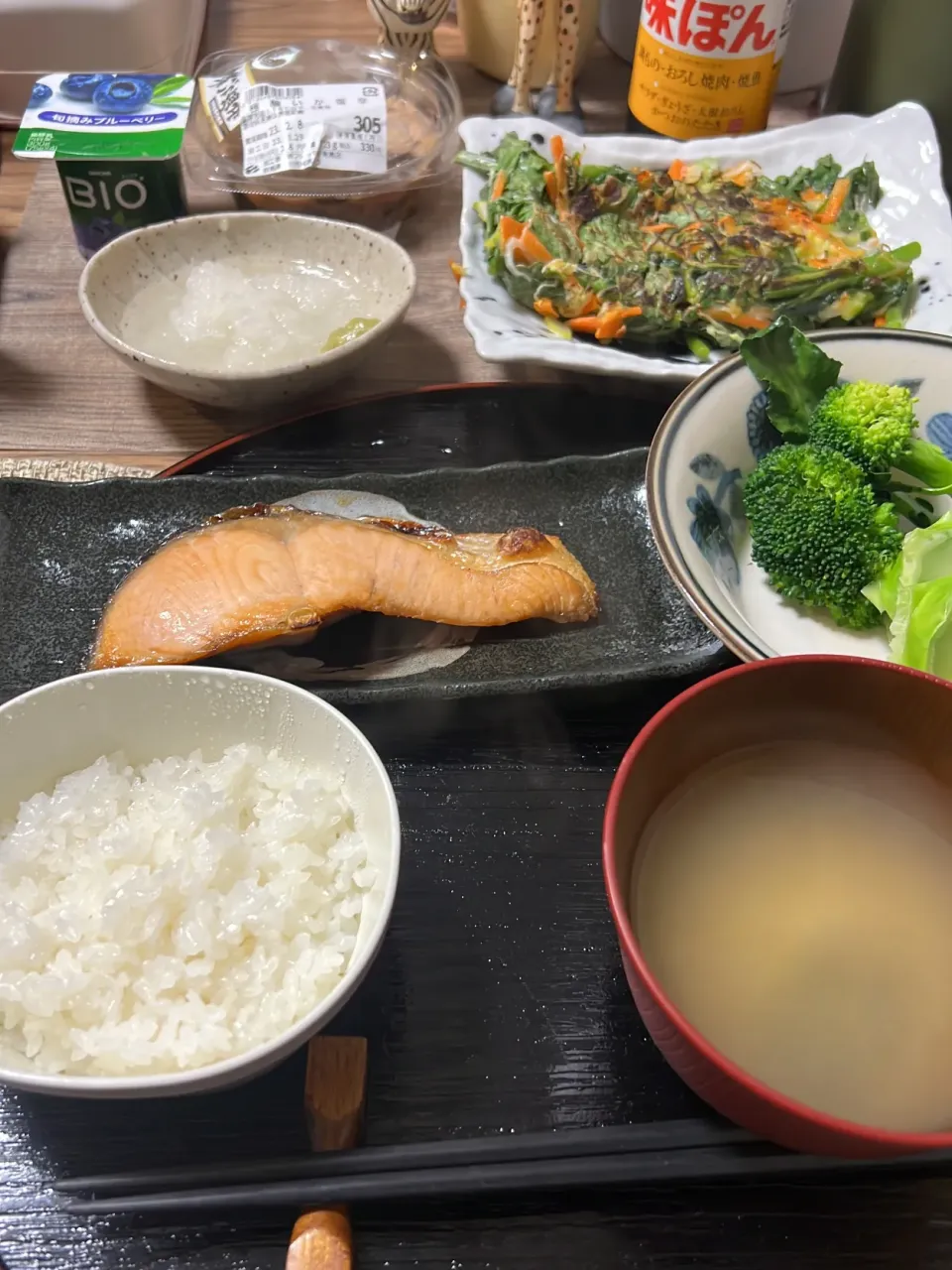 Snapdishの料理写真:しゃけの塩焼きと野菜かき揚げ定食|くろさん