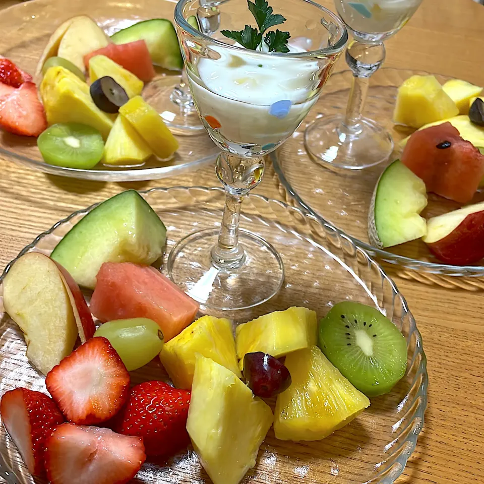 Snapdishの料理写真:今日のデザート盛り合わせ🍓🍎|mokoさん