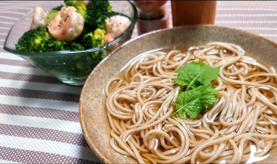 六種出汁のかけ蕎麦
海老ブロにんにく炒|マギーさん