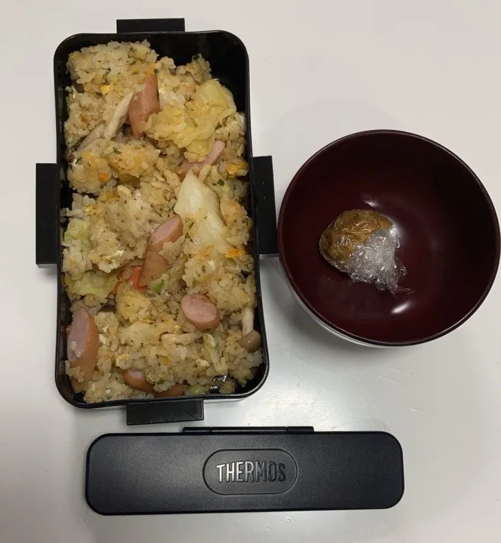 パパ弁☆炒飯☆みそ玉。最近寒すぎてアラーム前に目が覚める。寝て起きたら、凄い疲労感。｡ﾟ(ﾟ´ω`ﾟ)ﾟ｡|Saharaさん