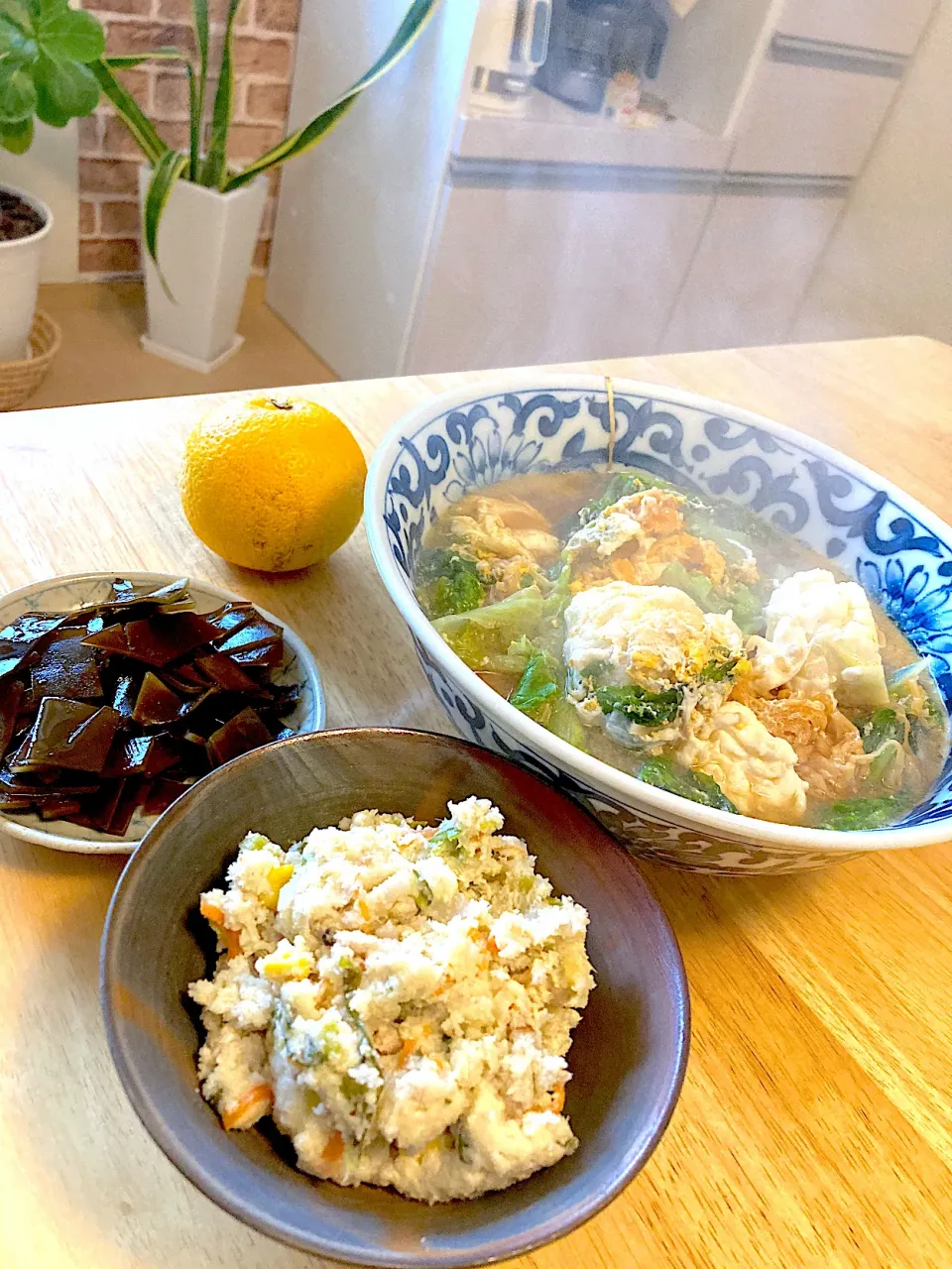 おから♡昆布の佃煮♡冷蔵庫の残り物なんでも入れたお鍋の残り♡みかん|さくたえさん