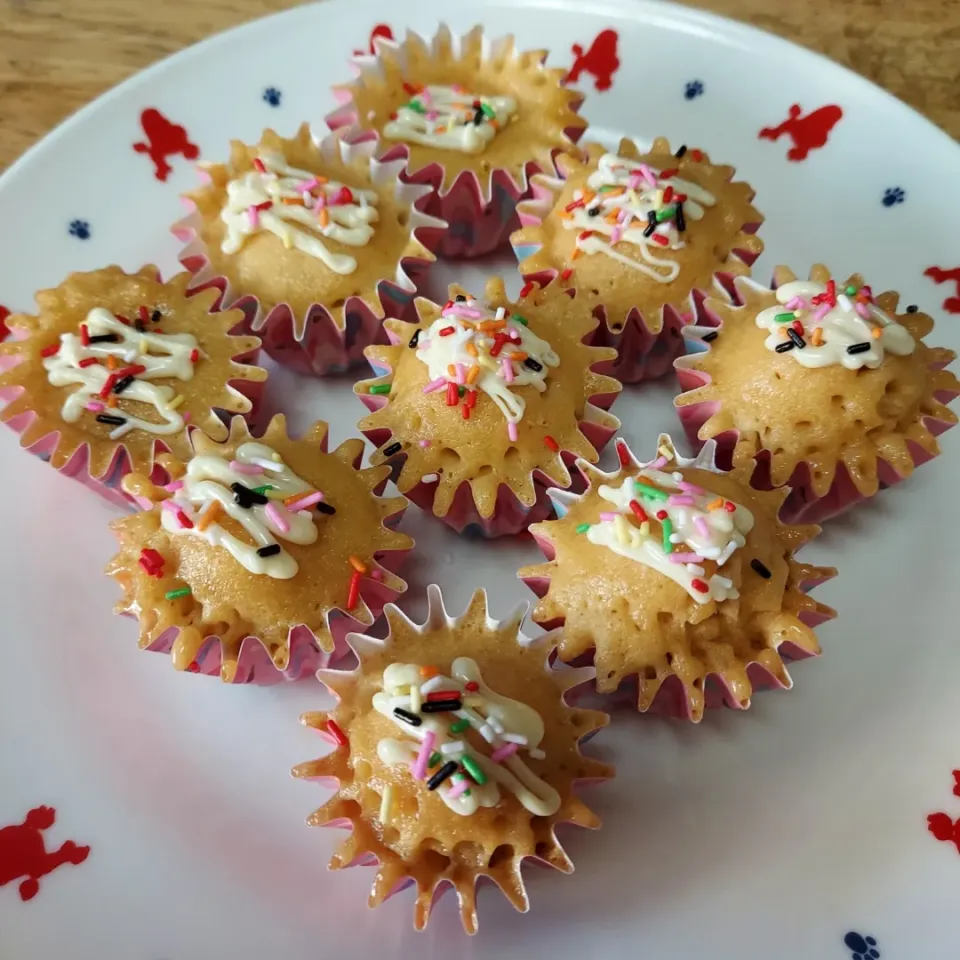 プチカップケーキ。
午前中、お菓子つくってました。
完成。|SUZUYOさん