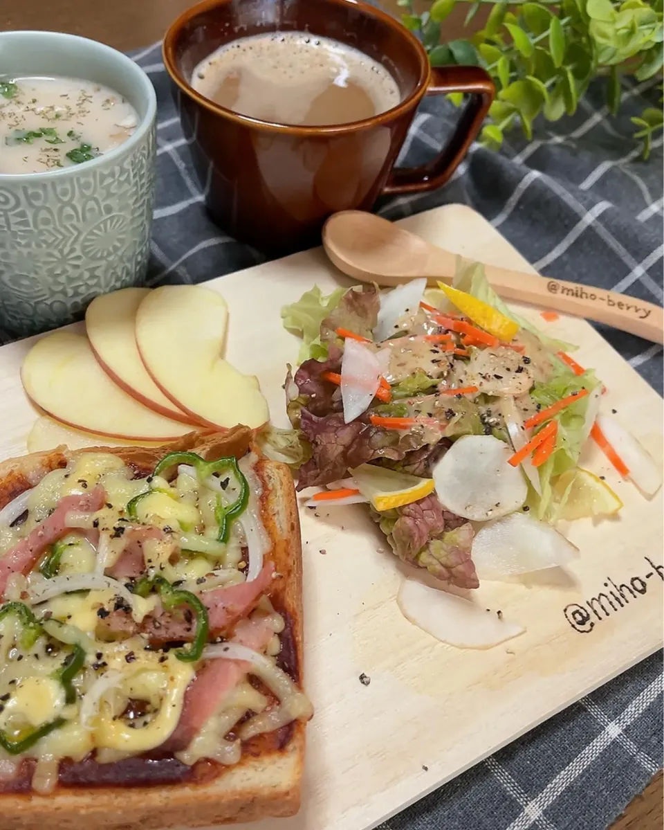 ピザトーストと菊芋サラダで朝ごはん🍞|さとみこさん