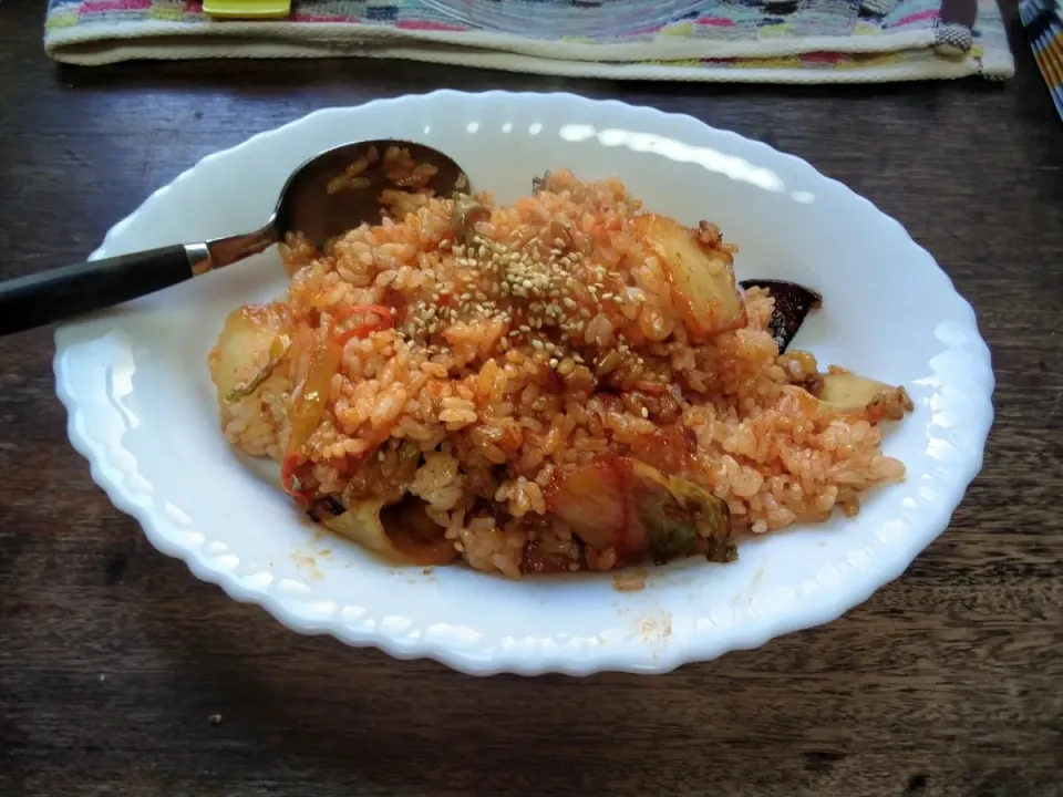 Snapdishの料理写真:手作りりんご入り白菜キムチでキムチ焼きめし|にんにくと唐辛子が特に好き❤️(元シャリマー)さん