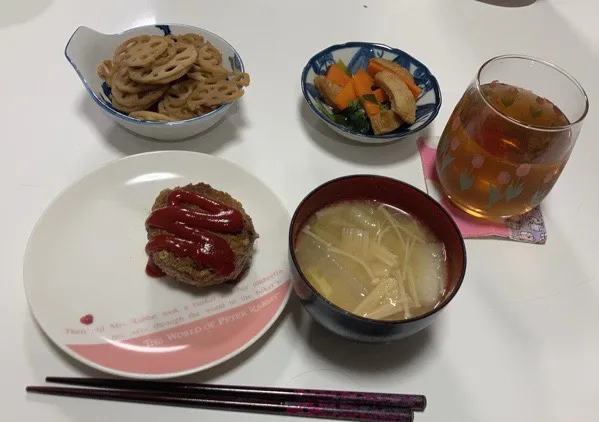 今日も作り置きで晩御飯☆ハンバーグ☆れんこんのきんぴら☆煮浸し（小松菜・人参・平天）☆みそ汁（白菜・えのき・大根）|Saharaさん