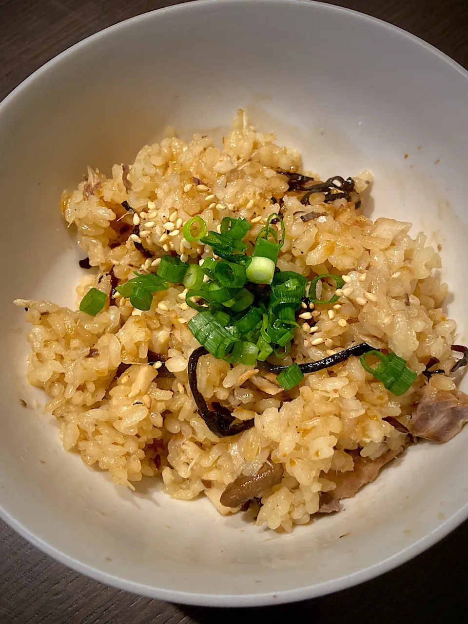 Snapdishの料理写真:鯖と塩昆布の炊き込みご飯|Kouki Tanabeさん