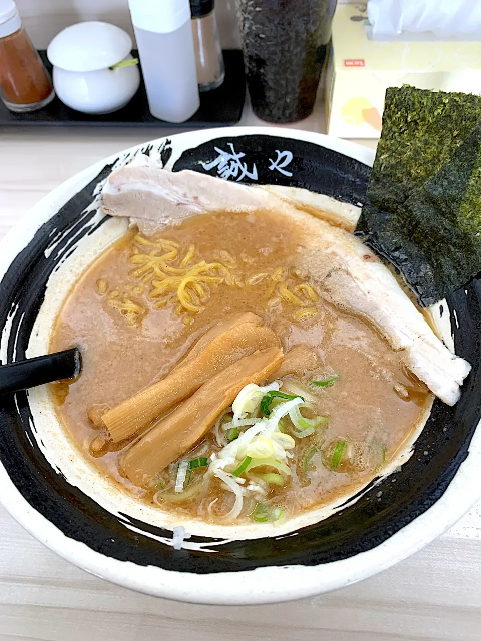 Snapdishの料理写真:ランチラーメン🍜|がおりんさん