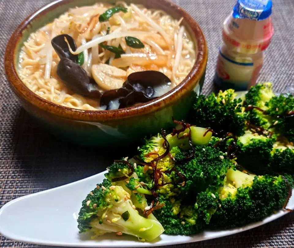 Snapdishの料理写真:ベトコン白湯拉麺
痩せ芽花椰菜🥦|マギーさん