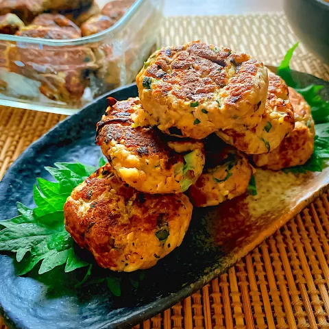 「ふんわりはんぺん」を使ってみたSnapdishの料理・レシピ写真:ポリ袋でもみもみ楽チン❣️ふんわりはんぺん鯖バーグ🐟