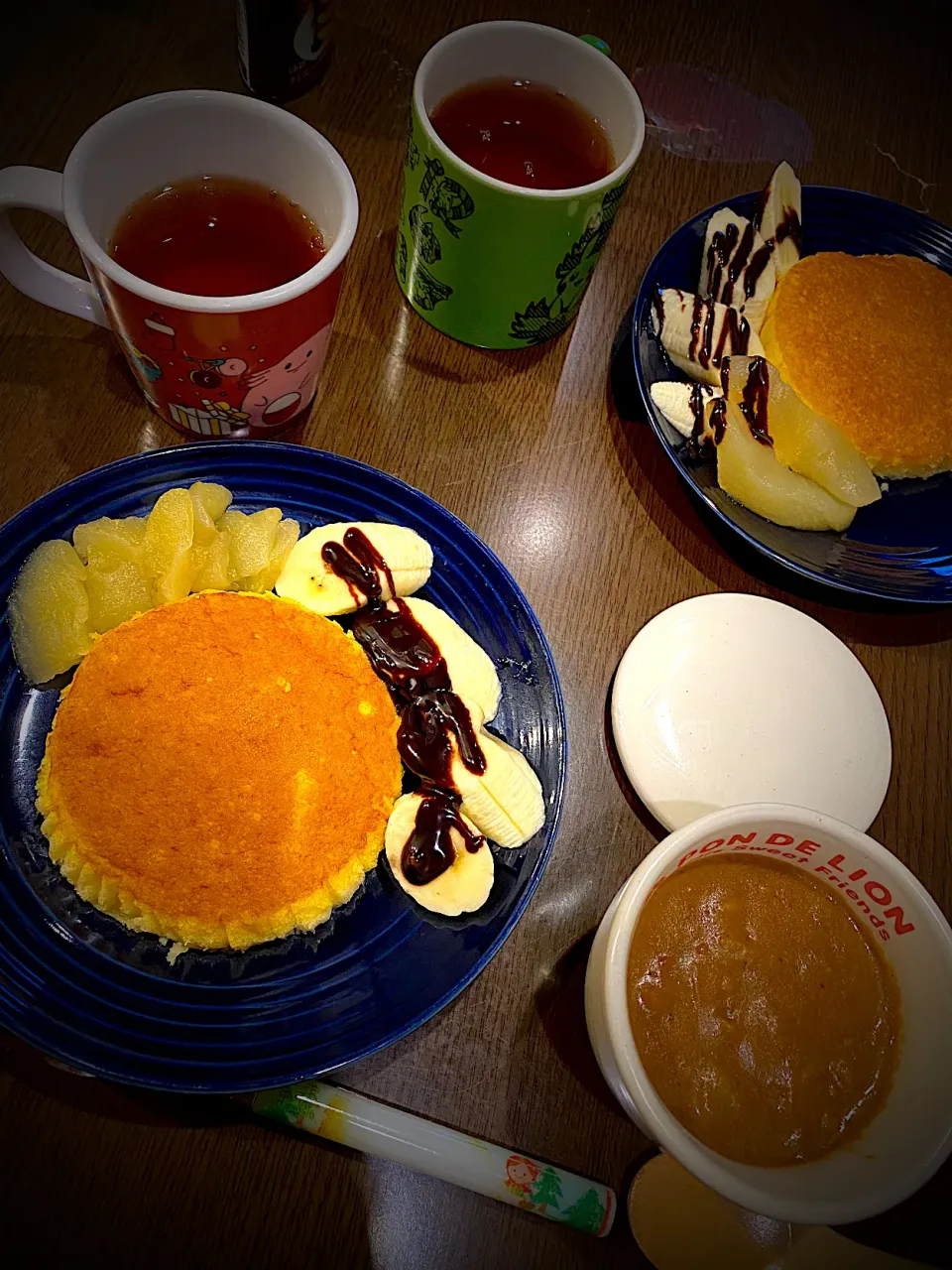 スフレパンケーキ　リンゴのコンフィチュール　チョコバナナ　ポークカレー　ダージリンティー|ch＊K*∀o(^^*)♪さん