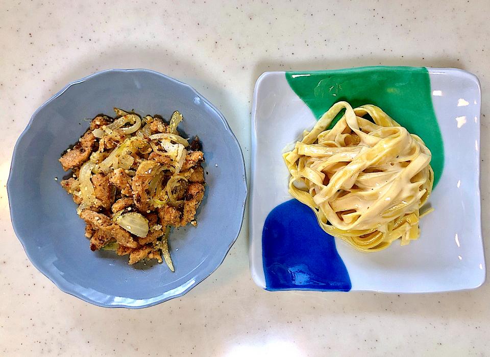 カルボナーラと大豆肉とタマネギの炒めたん