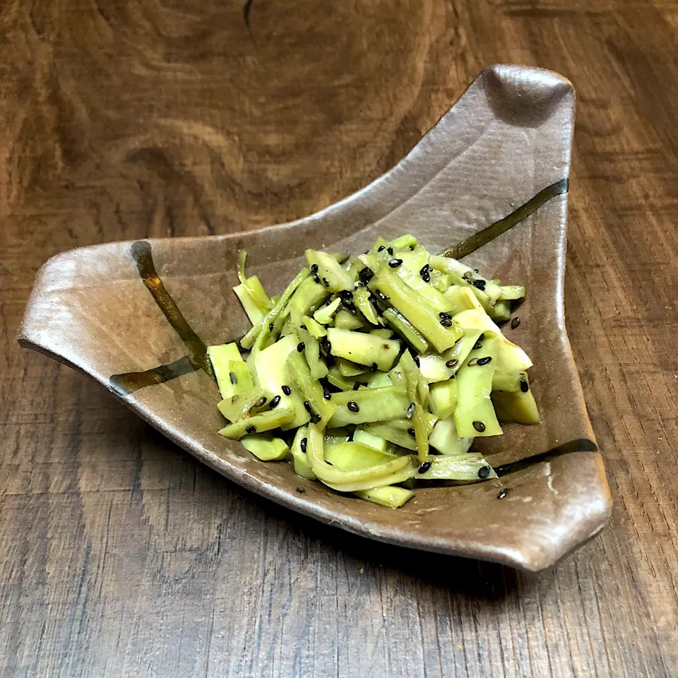 山くらげ（ステムレタス🥬）荏胡麻油麺つゆ炒め|henryさん