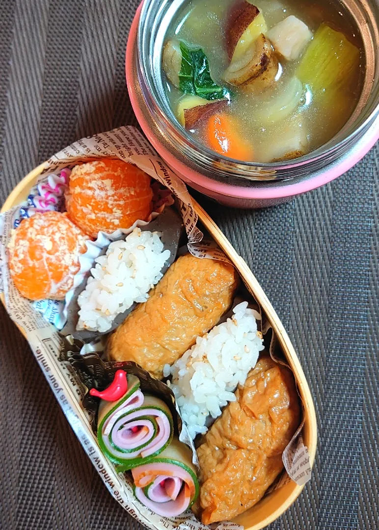 稲荷寿司とこんにゃく寿司と豚汁でお弁当🍱|ポチさん